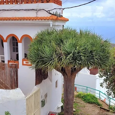 Гостевой дом Acoran Family Guests House With Included Morning Yoga Practice Фиргас